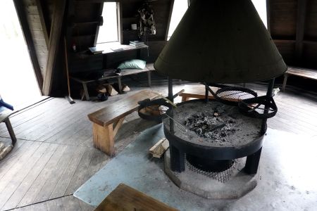 Tady přespávají turisté, kteří jdou třídenní trek Herajärven kierros.